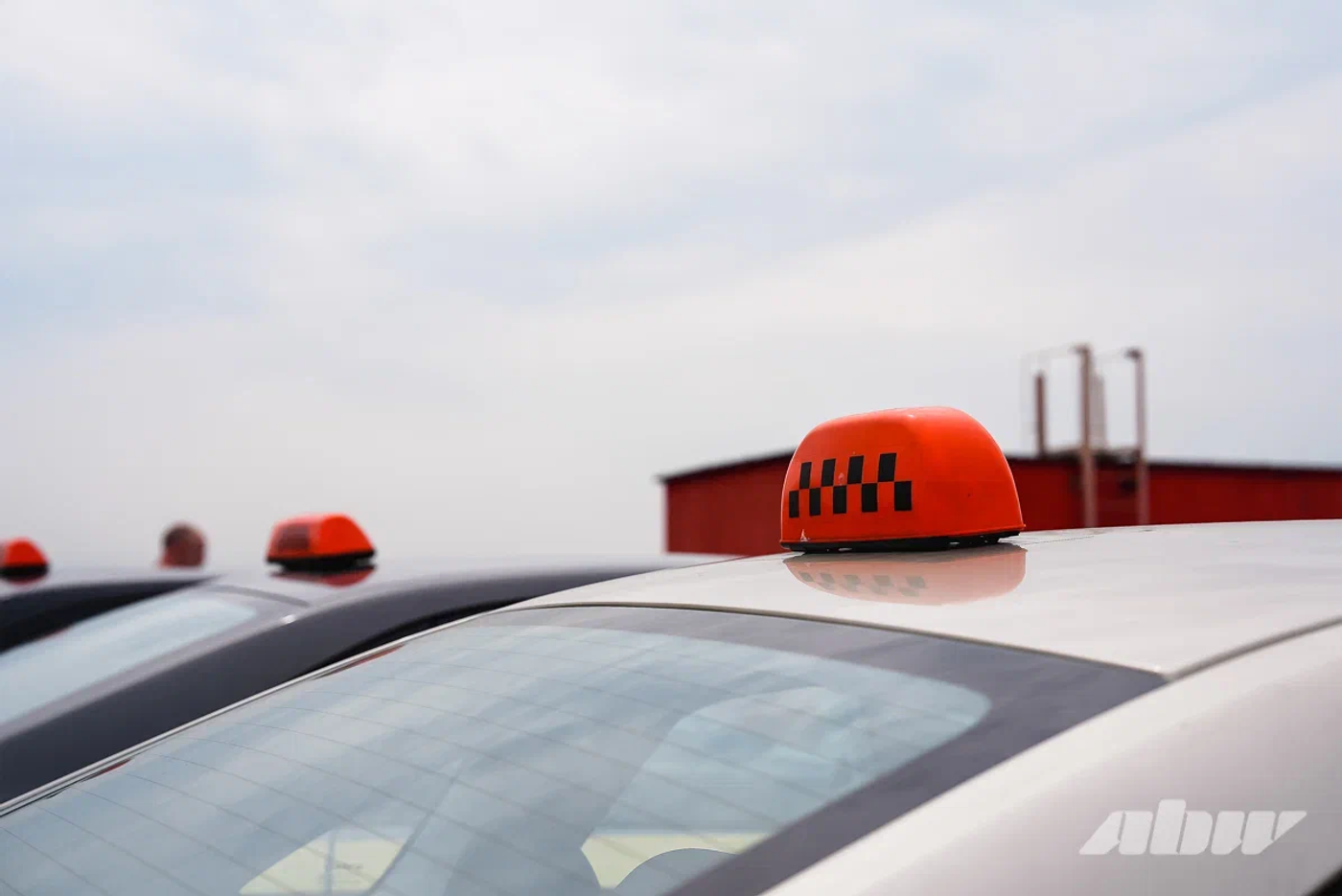 Может ли таксист отказать в перевозке ребенка, если нет детского кресла, пояснил Минтранс