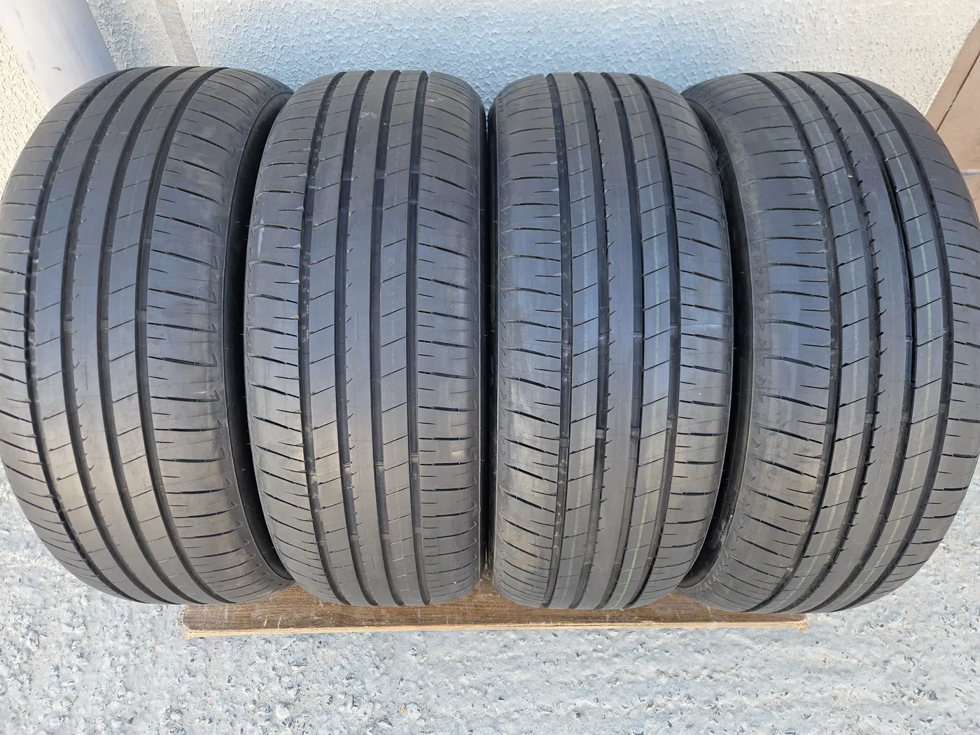 R20 235 50 Bridgestone Alenza 001