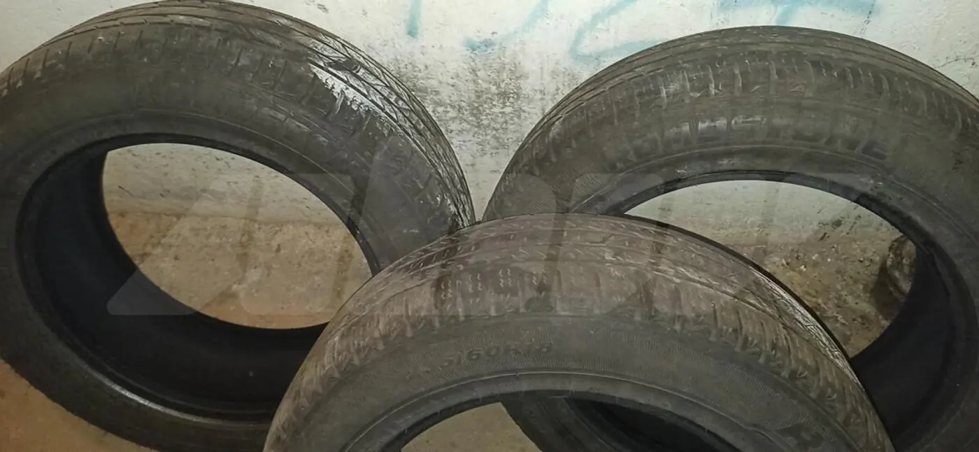 R18 235 60 Roadstone Roadian HTX 102V
