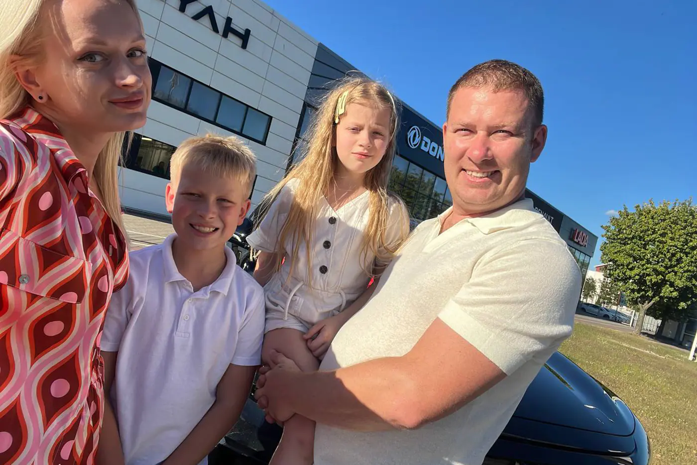 Больше, чем транспорт: истории белорусов о том, как они дарили и получали автомобиль в подарок