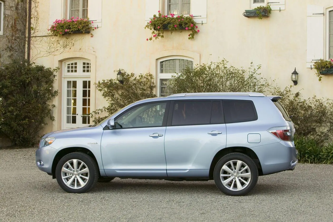 «Горец-5»: в новом поколении Toyota Highlander распрощался с ДВС