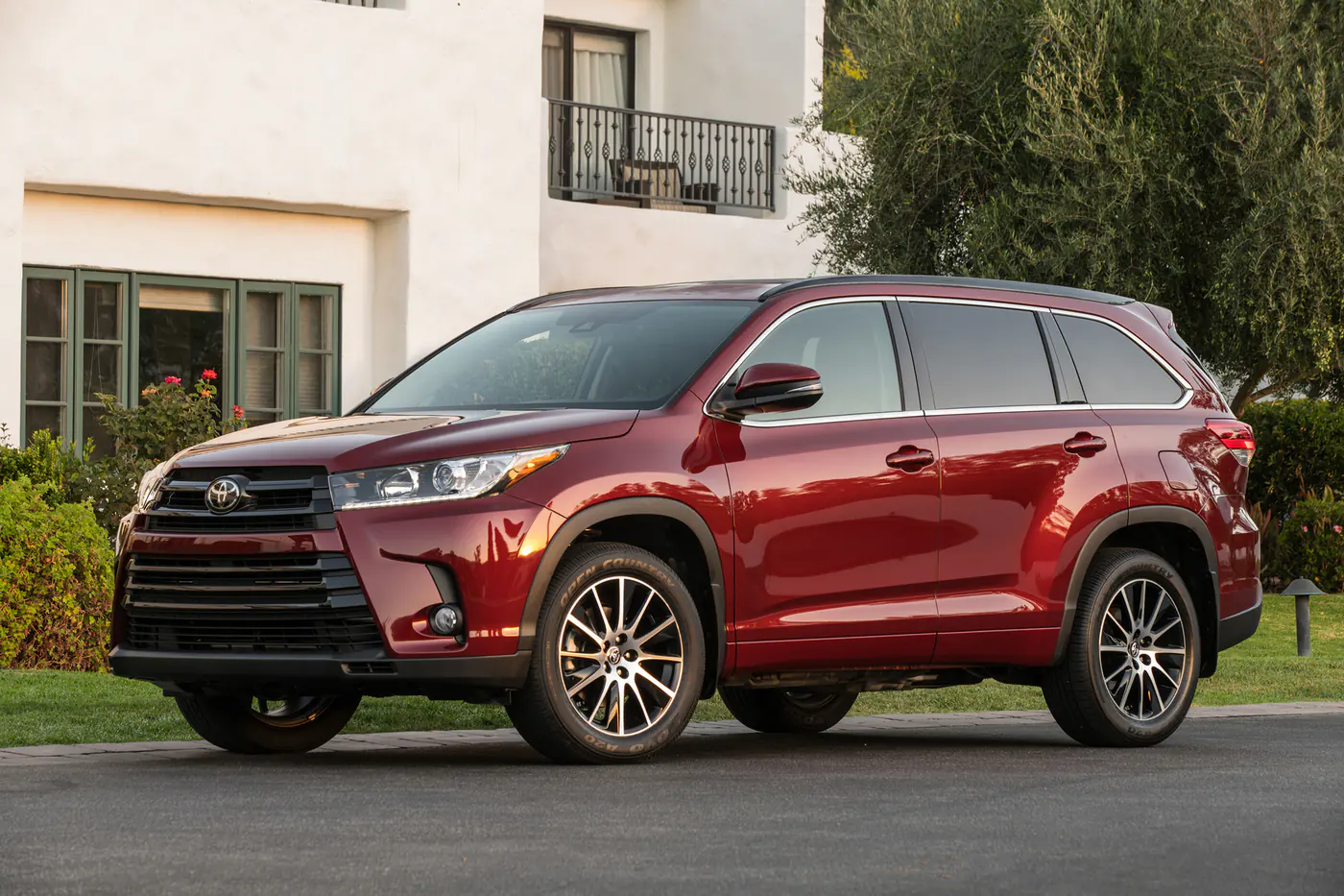 «Горец-5»: в новом поколении Toyota Highlander распрощался с ДВС
