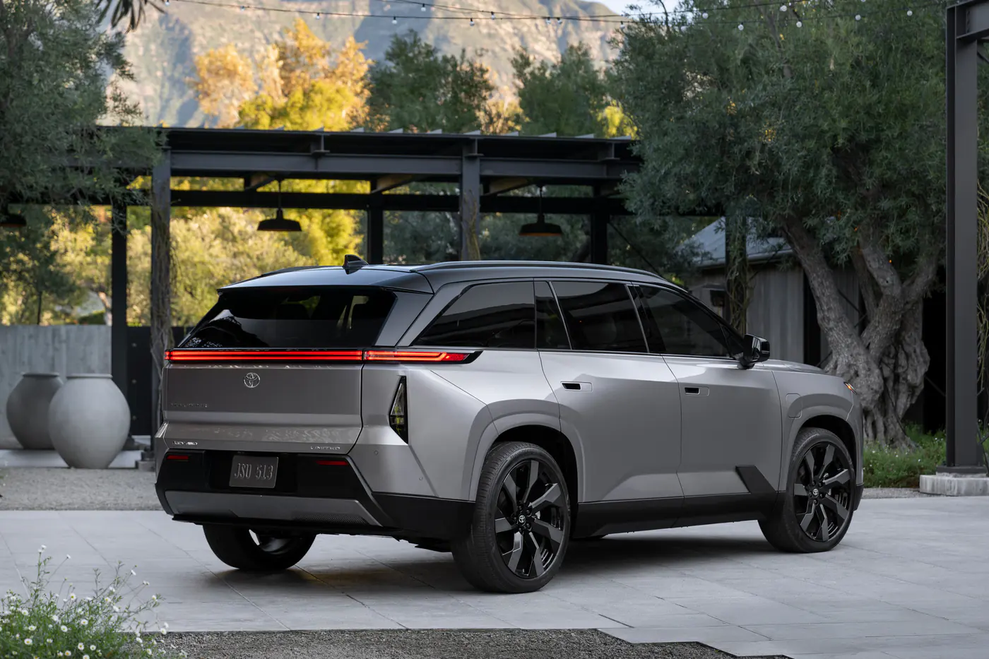 «Горец-5»: в новом поколении Toyota Highlander распрощался с ДВС