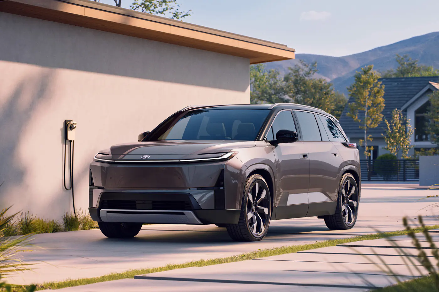 «Горец-5»: в новом поколении Toyota Highlander распрощался с ДВС