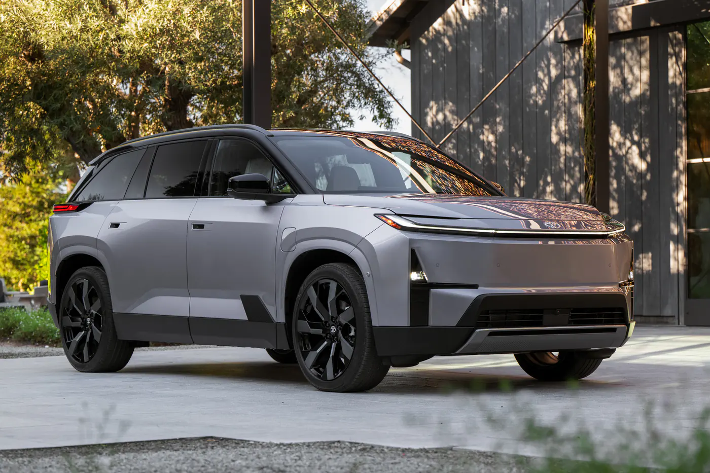 «Горец-5»: в новом поколении Toyota Highlander распрощался с ДВС