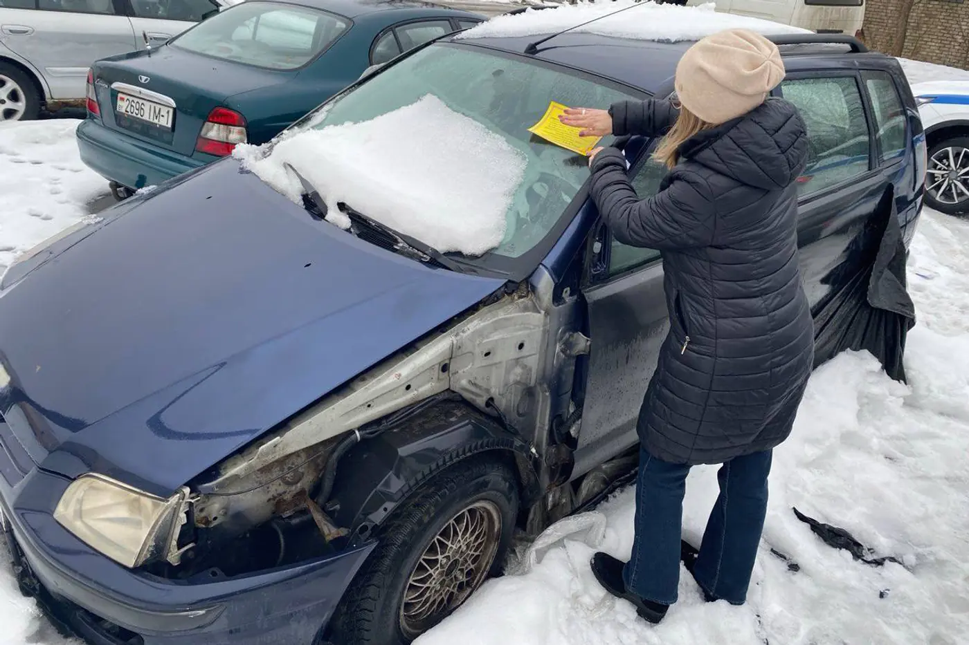 Припаркованные автомобили получают желтые метки – что это значит?