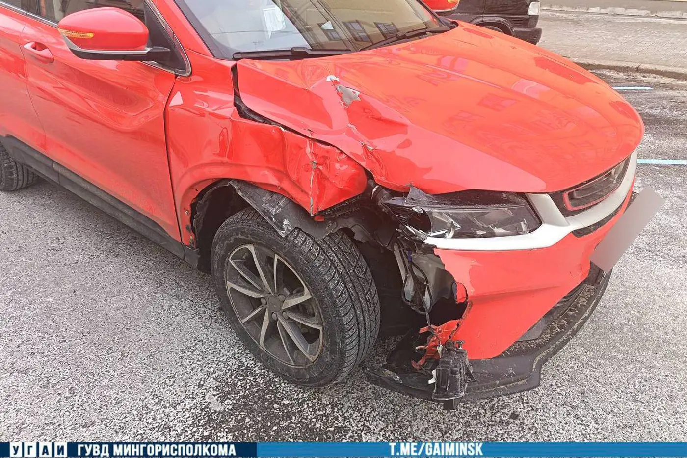 Водитель Porsche открытой дверью «поймал» BELGEE в центре Минска