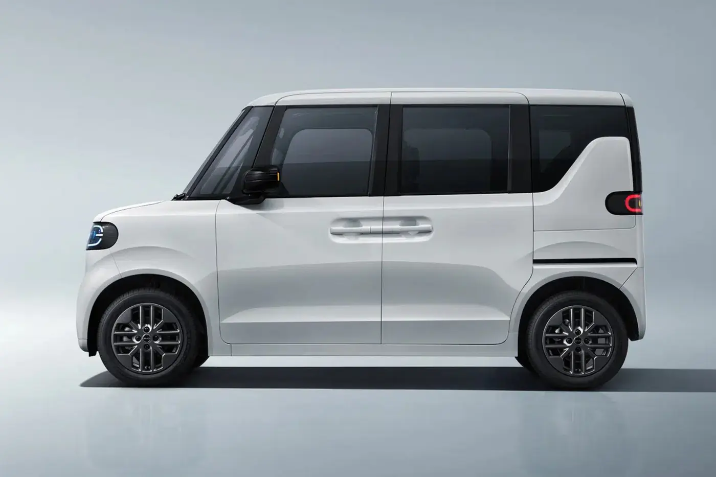 Китайский кей-кар BYD Racco для Японии: интерьер и технические подробности