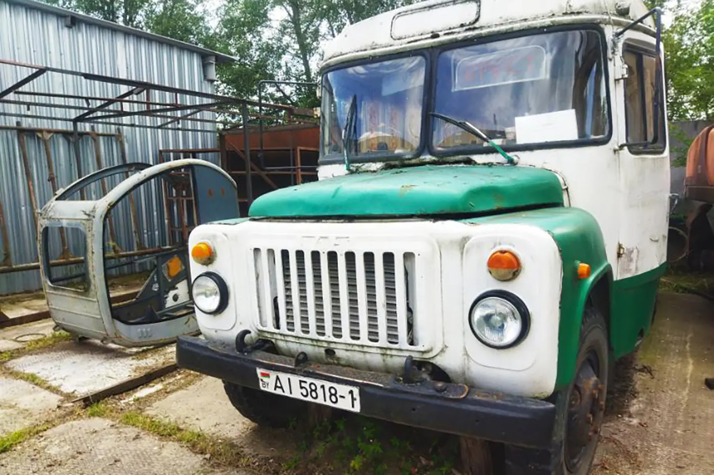 В Бресте на торги выставили ретро-автобус КАвЗ – стартовая цена 5600 рублей
