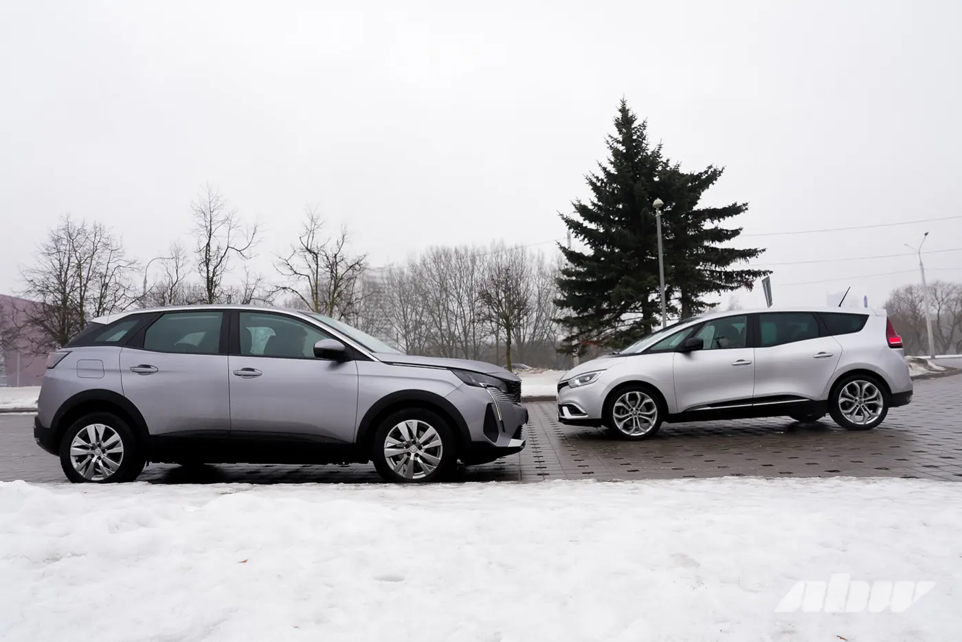 Кроссовер против компактвэна, или Что мы потеряли: сравнительный тест Peugeot 3008 и Renault Grand Scenic IV
