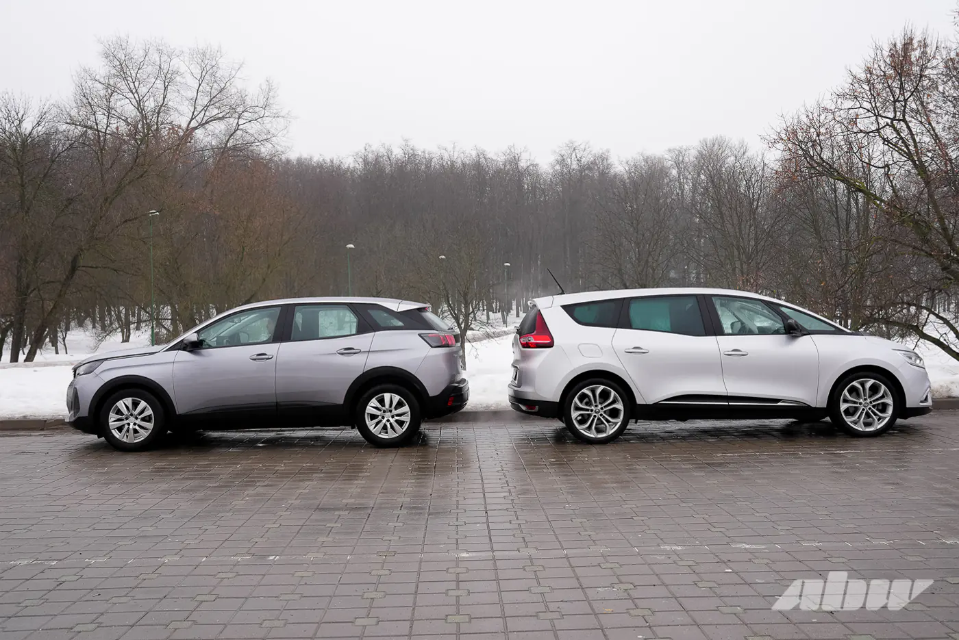 Кроссовер против компактвэна, или Что мы потеряли: сравнительный тест Peugeot 3008 и Renault Grand Scenic IV