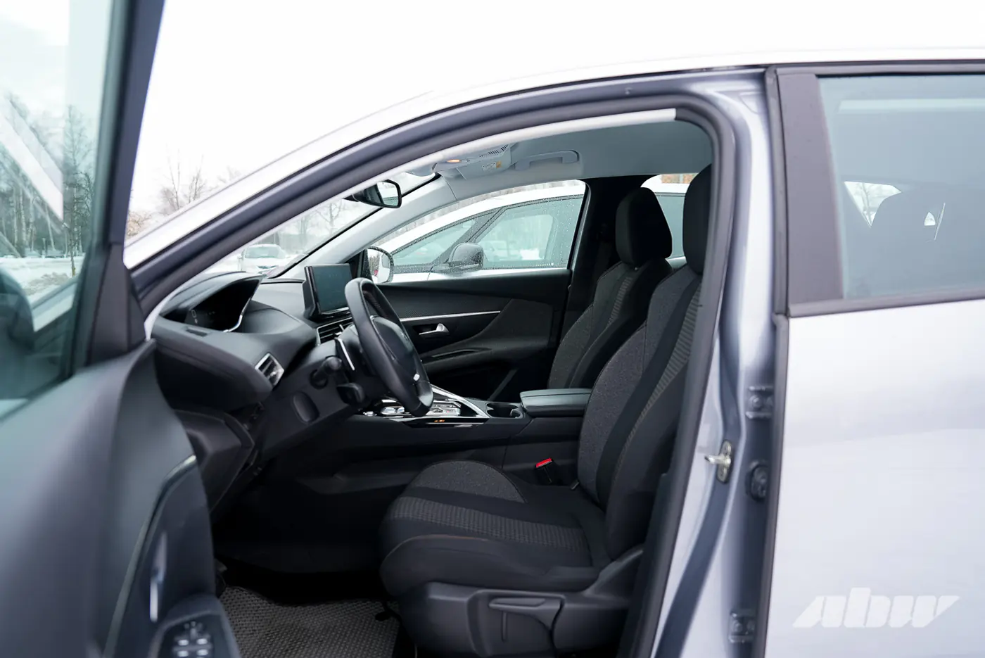 Кроссовер против компактвэна, или Что мы потеряли: сравнительный тест Peugeot 3008 и Renault Grand Scenic IV