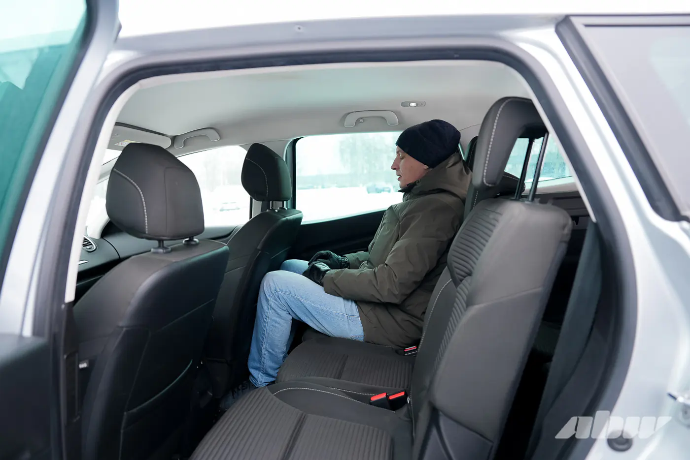 Кроссовер против компактвэна, или Что мы потеряли: сравнительный тест Peugeot 3008 и Renault Grand Scenic IV