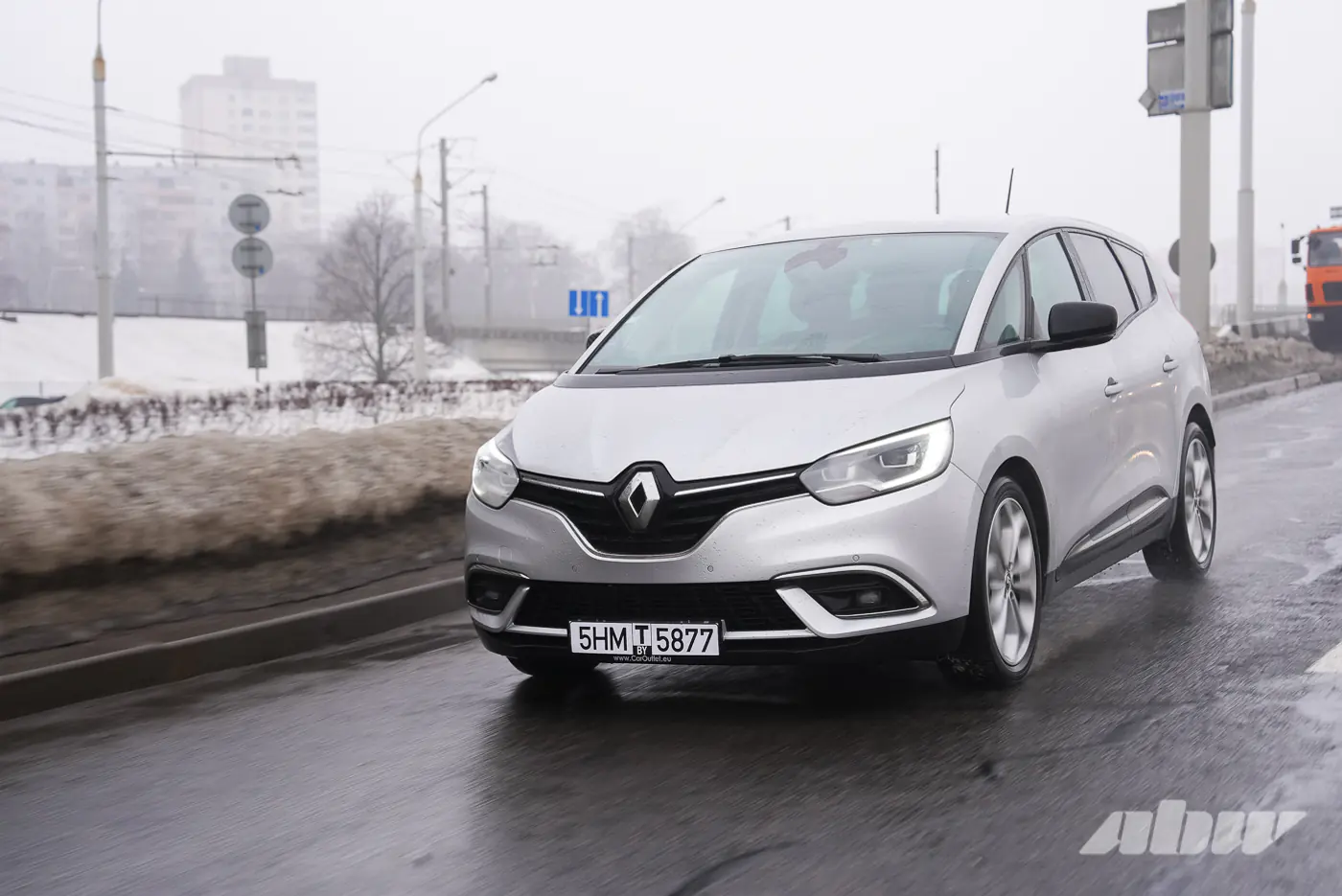 Кроссовер против компактвэна, или Что мы потеряли: сравнительный тест Peugeot 3008 и Renault Grand Scenic IV