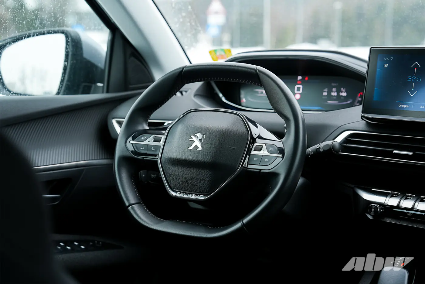 Кроссовер против компактвэна, или Что мы потеряли: сравнительный тест Peugeot 3008 и Renault Grand Scenic IV
