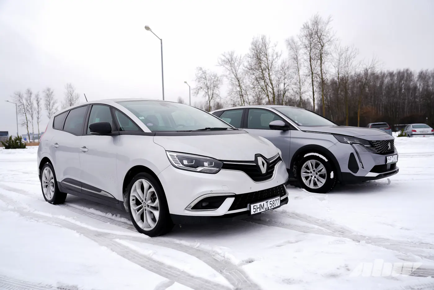 Кроссовер против компактвэна, или Что мы потеряли: сравнительный тест Peugeot 3008 и Renault Grand Scenic IV