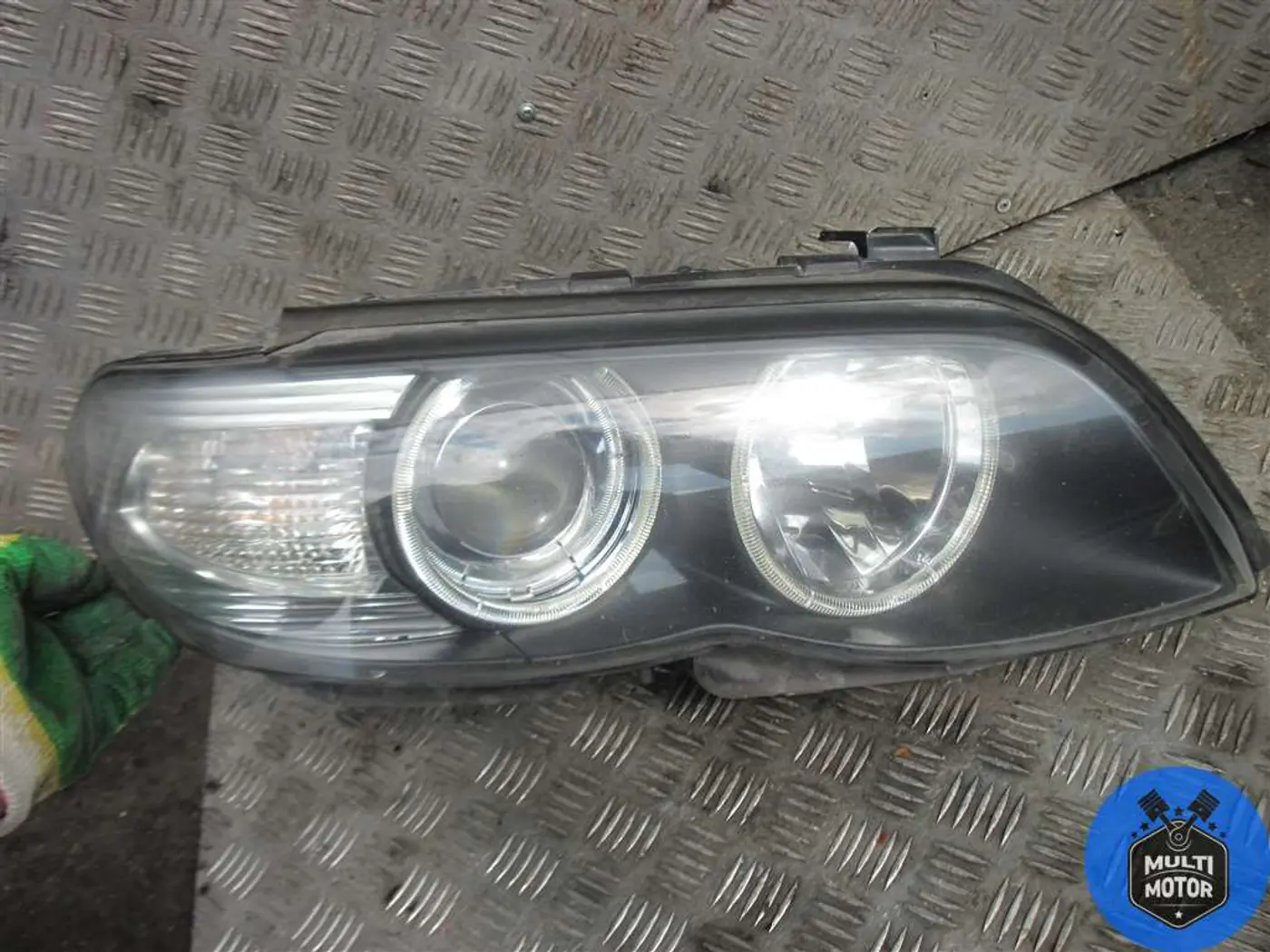 Фара правая к BMW X5 2004