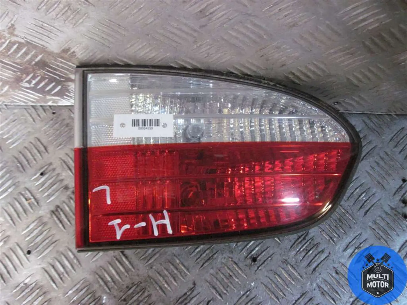Фонарь крышки багажника левый к Hyundai H1 2004