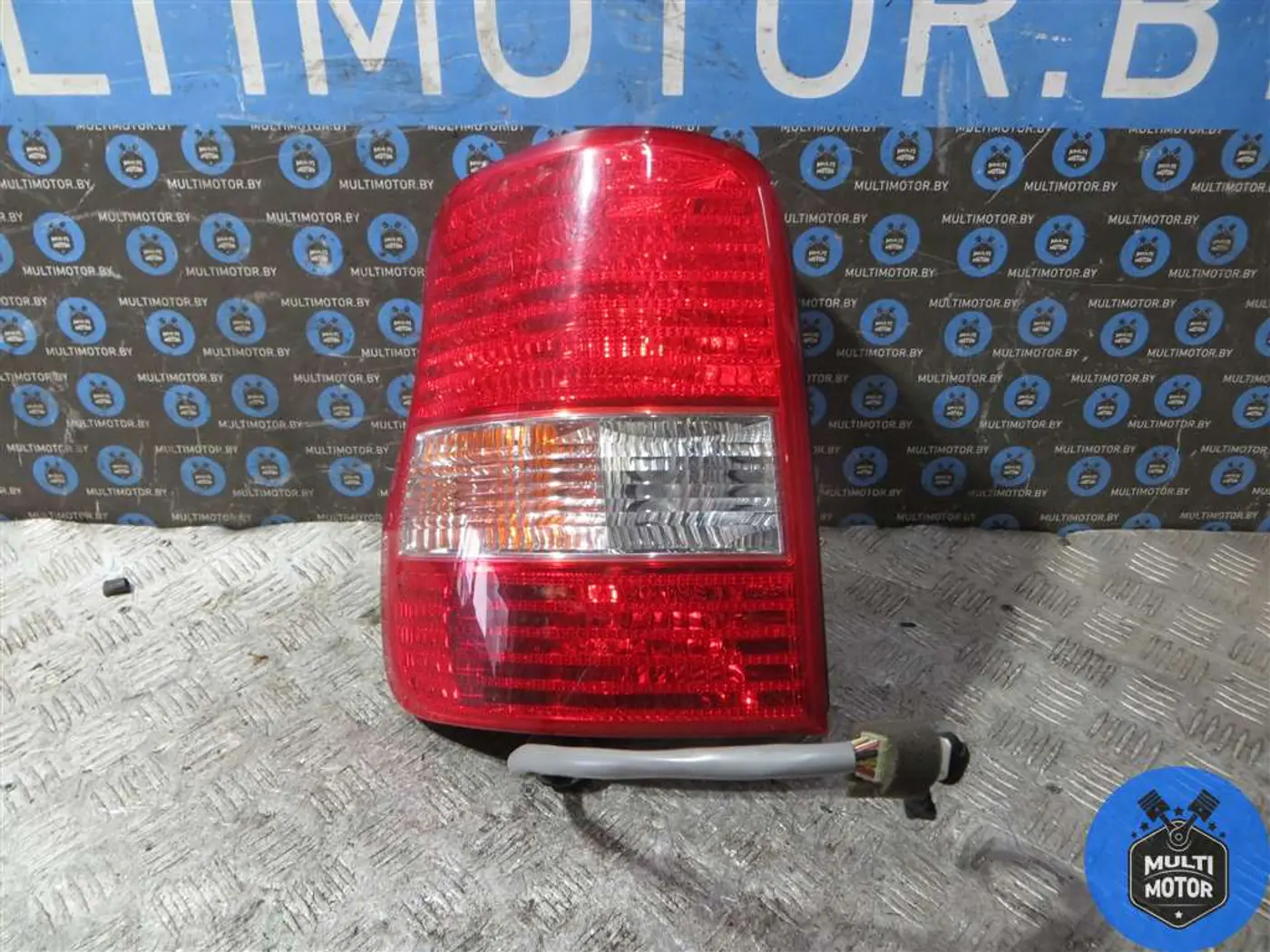 Фонарь задний левый к Kia Carnival 2003