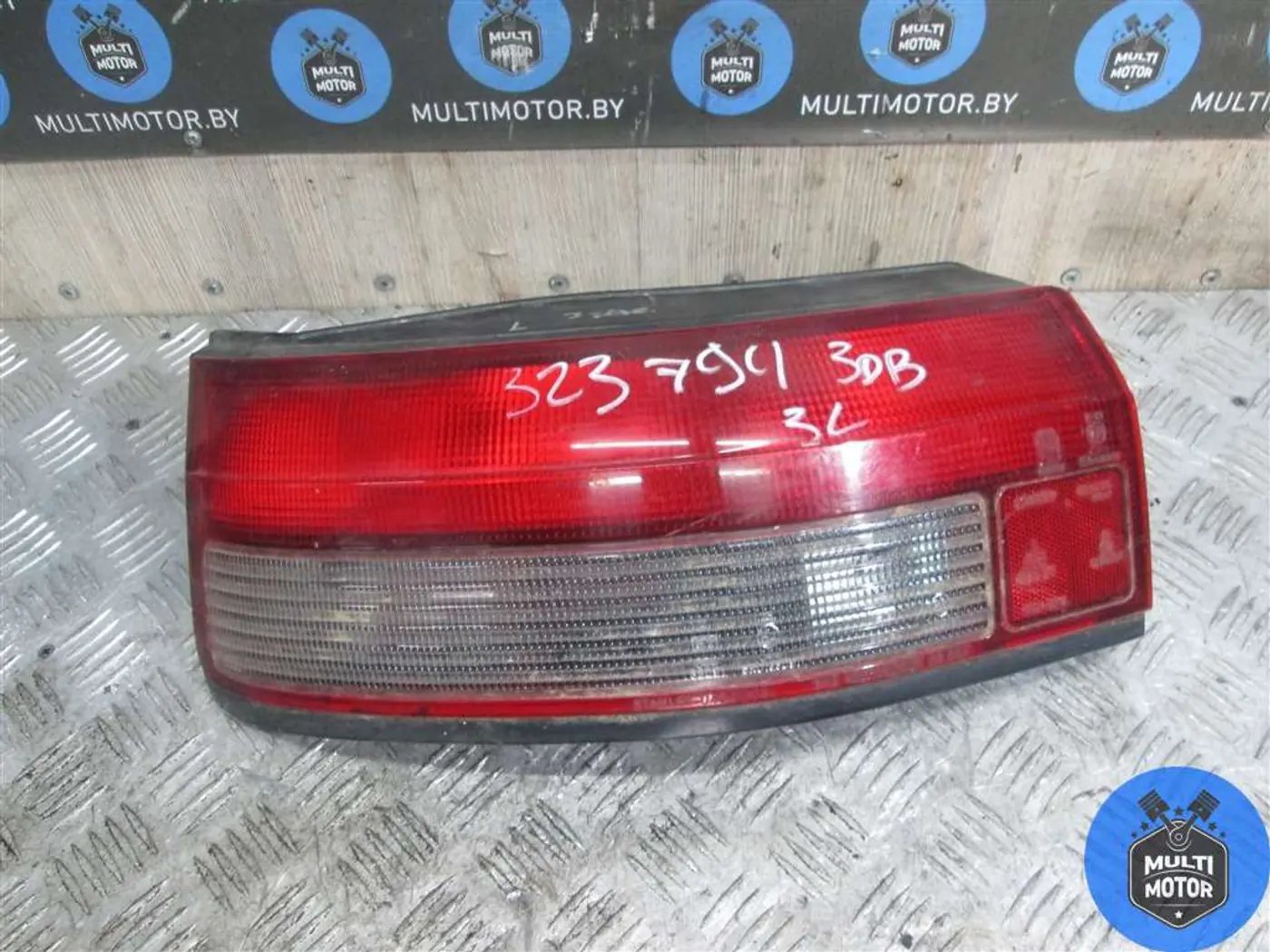 Фонарь задний левый к Mazda 323 1992