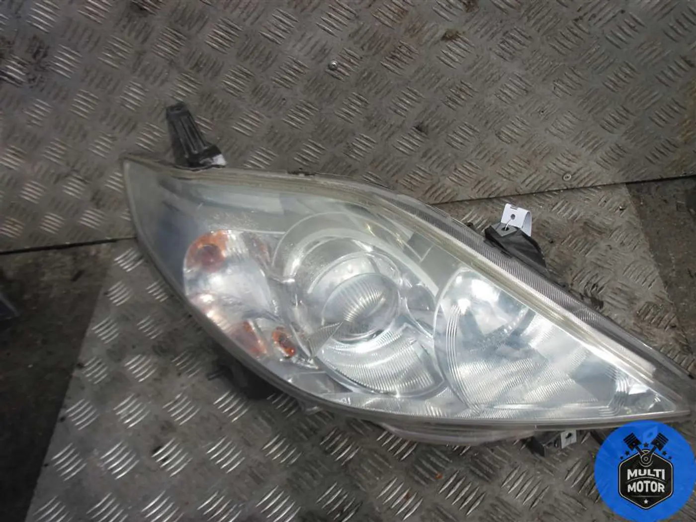 Фара правая к Mazda 5 2006