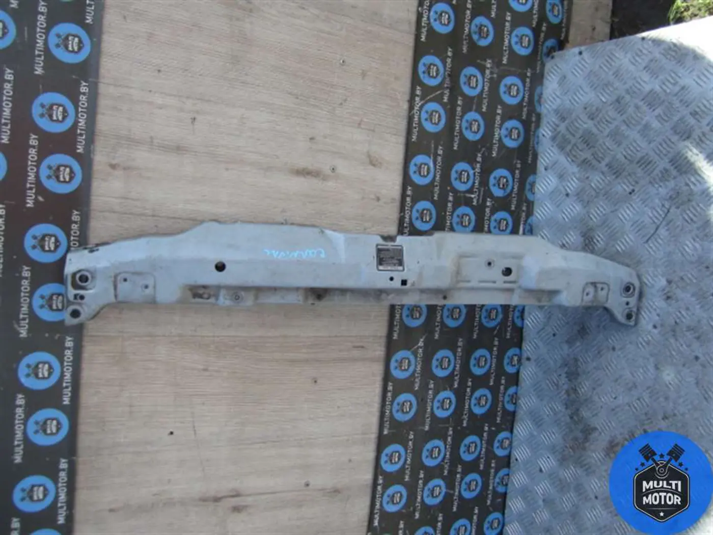 Планка под капот к Kia Carnival 2002