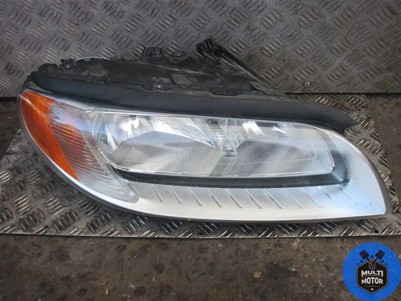 Фара правая к Volvo V70 2008