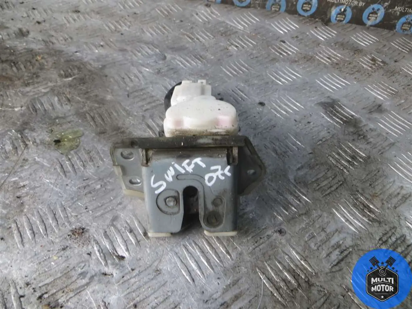 Замок багажника к Suzuki Swift 2007
