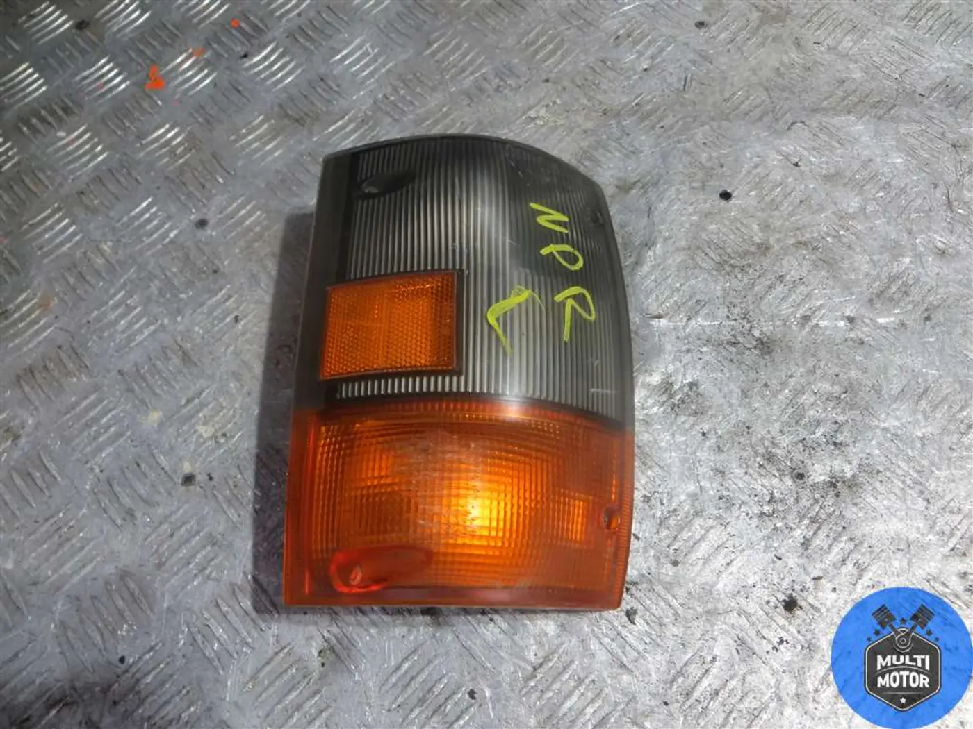 Поворотник левый к Isuzu  2004