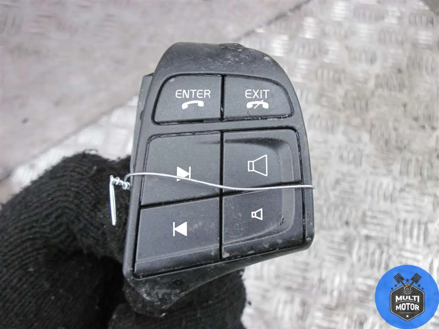Кнопки руля к Volvo XC70 2009