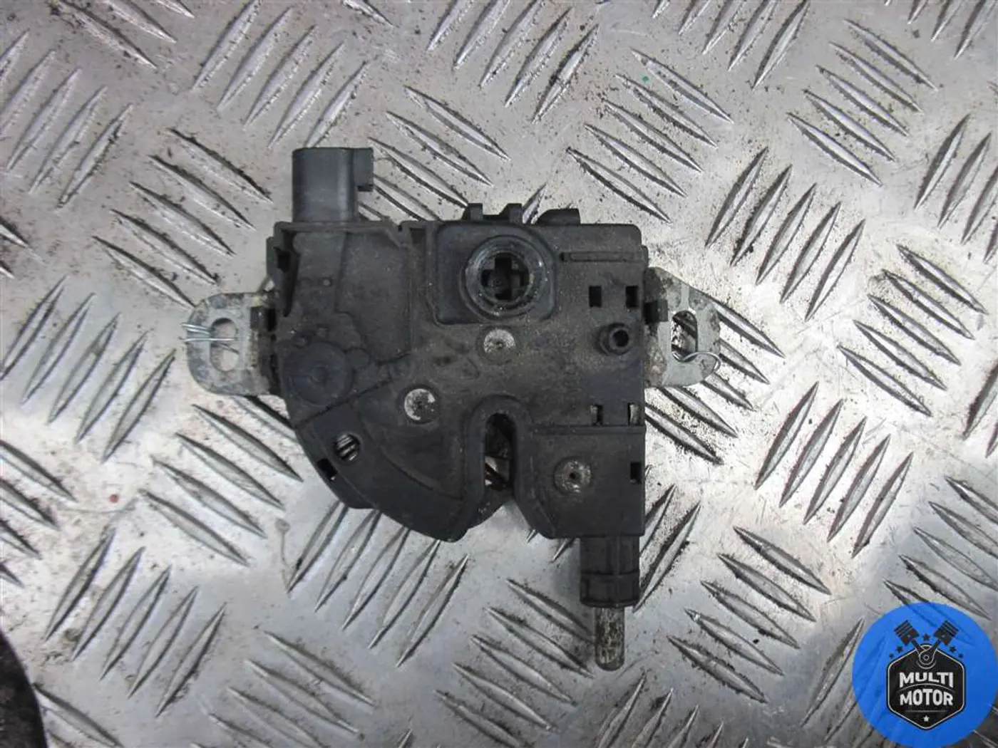 Замок капота к Ford Focus 2005