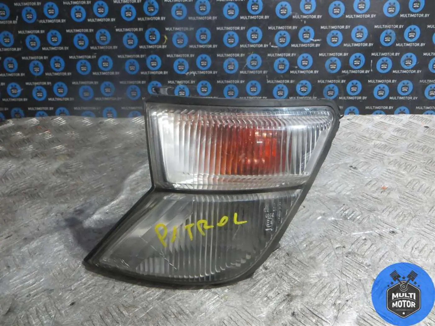 Поворотник левый к Nissan Patrol 2002