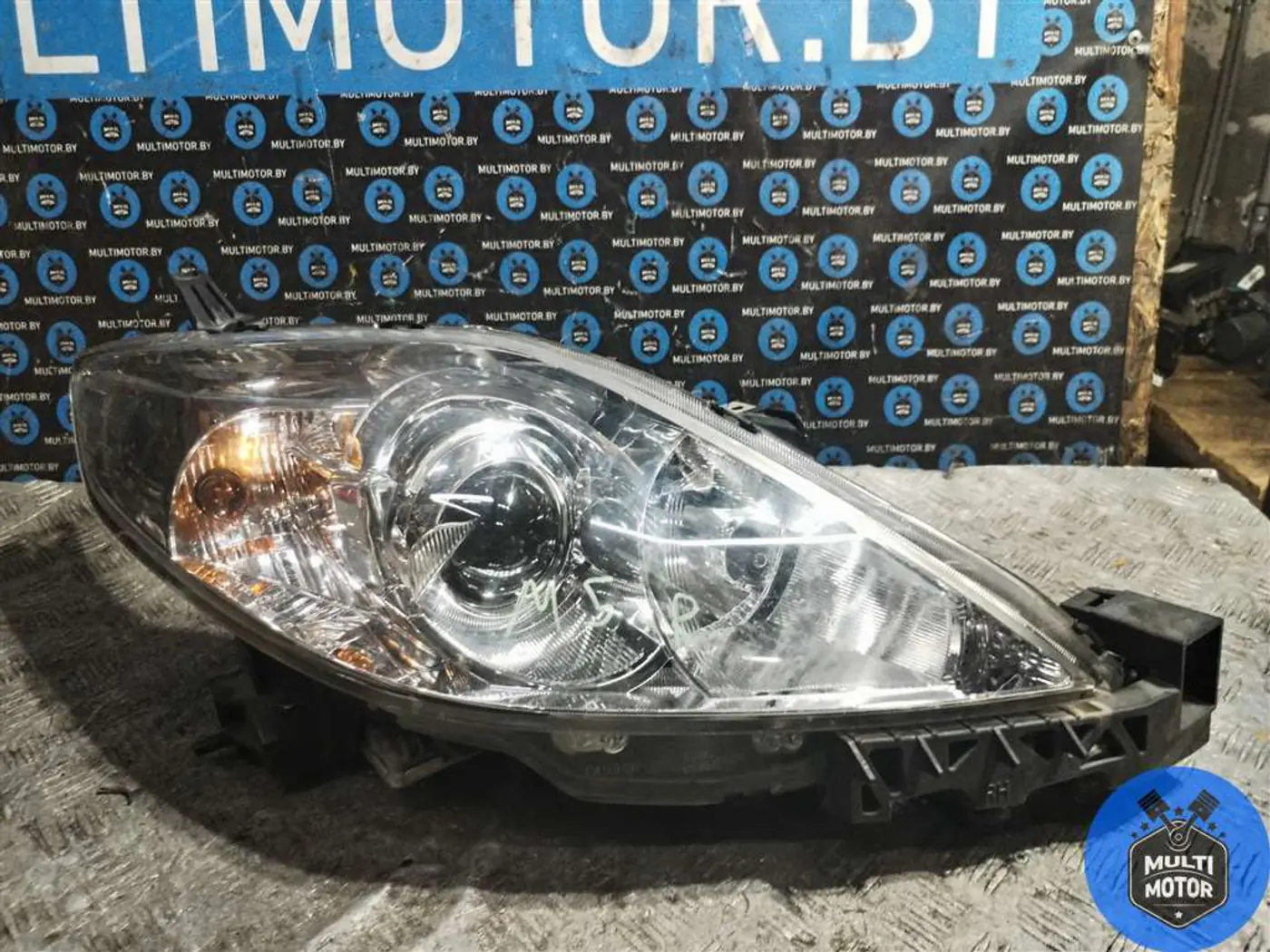 Фара правая к Mazda 5 2007