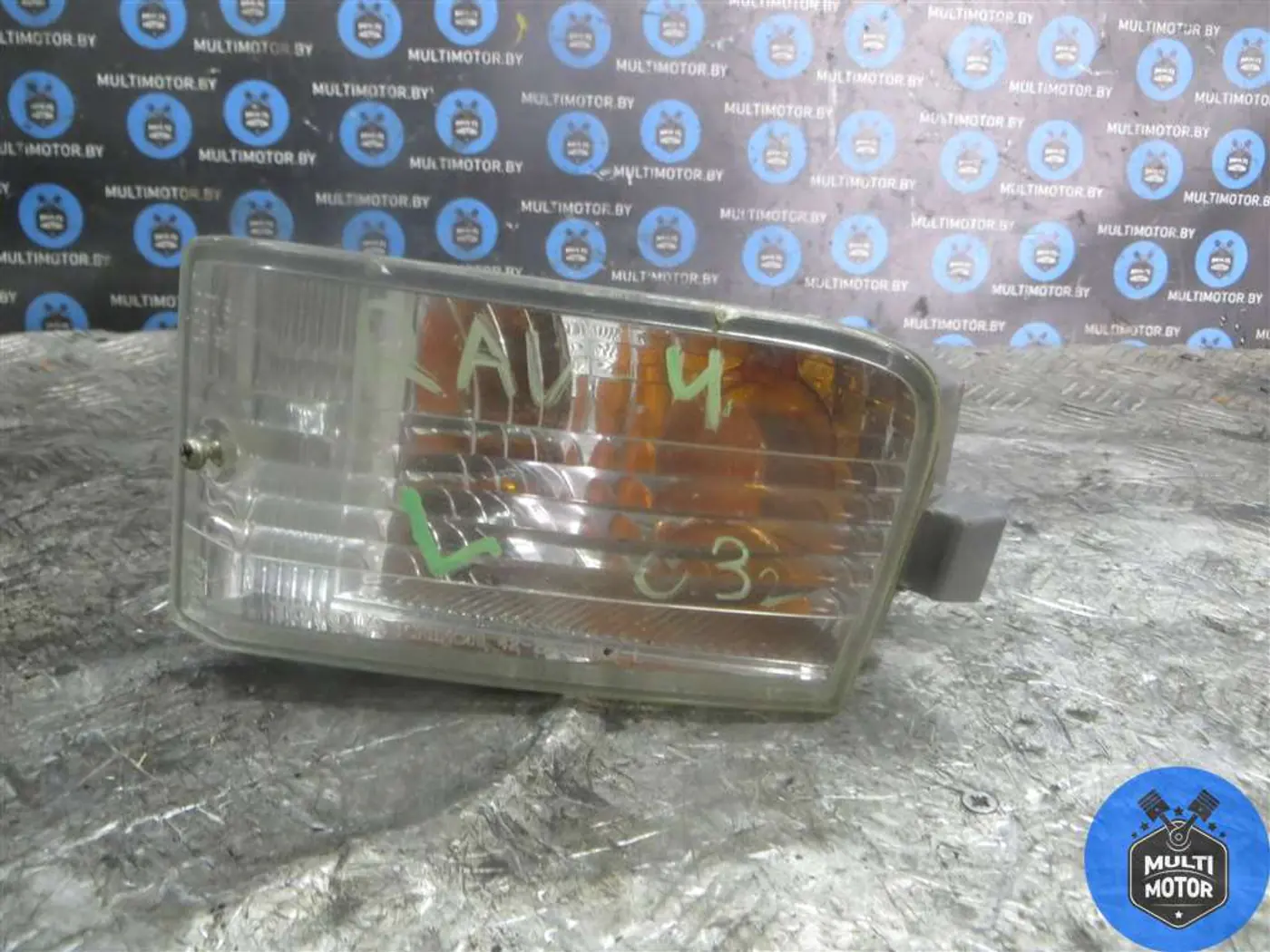 Поворотник левый к Toyota RAV 4 2003