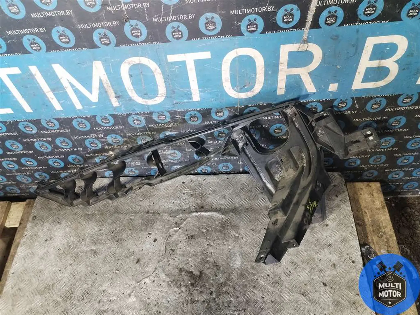 Кронштейн крыла  к BMW X5 2011