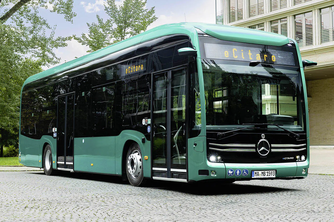 Электробус Mercedes-Benz eCitaro с новой батареей NMC4 покажут на выставке в Берлине