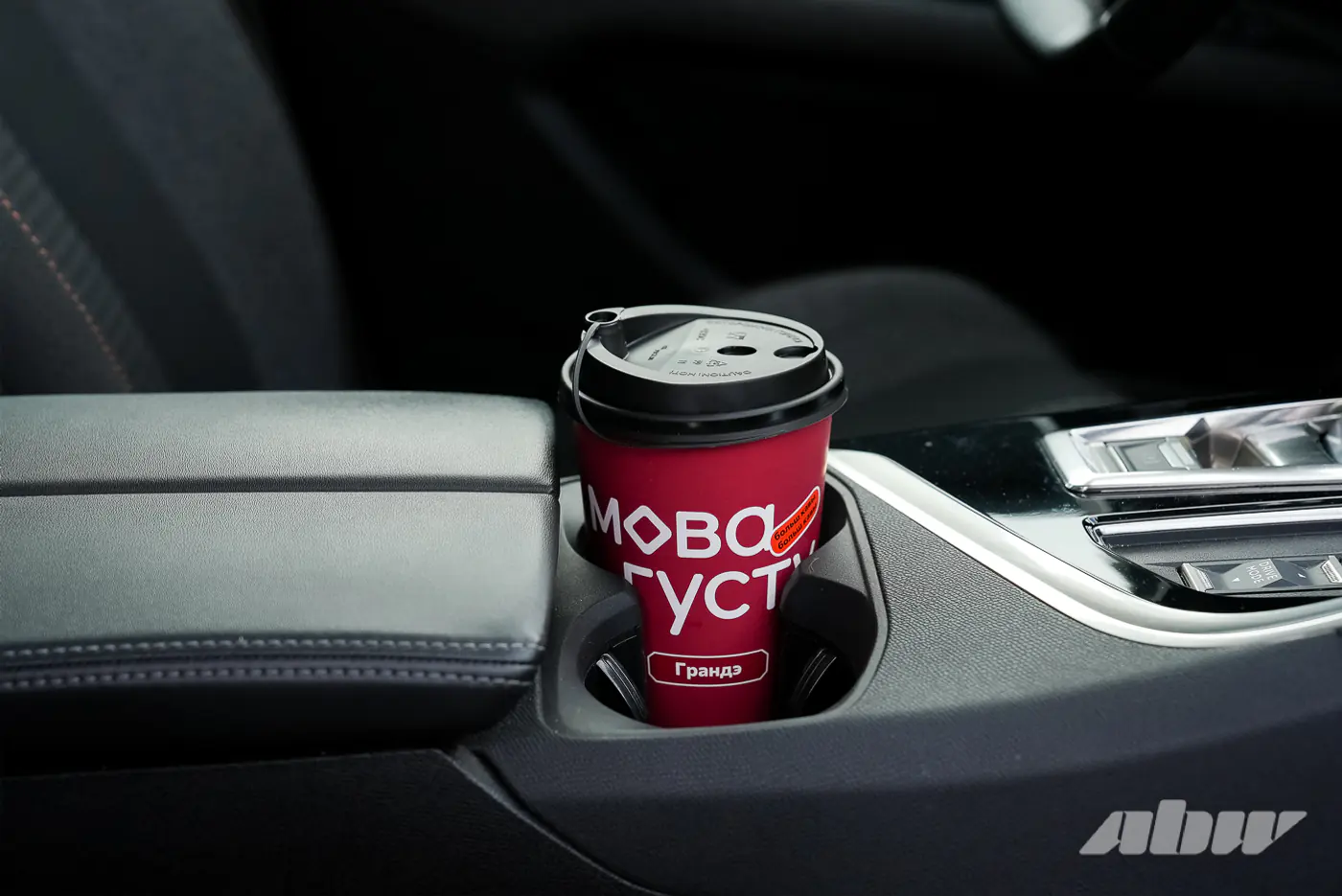 Кроссовер против компактвэна, или Что мы потеряли: сравнительный тест Peugeot 3008 и Renault Grand Scenic IV