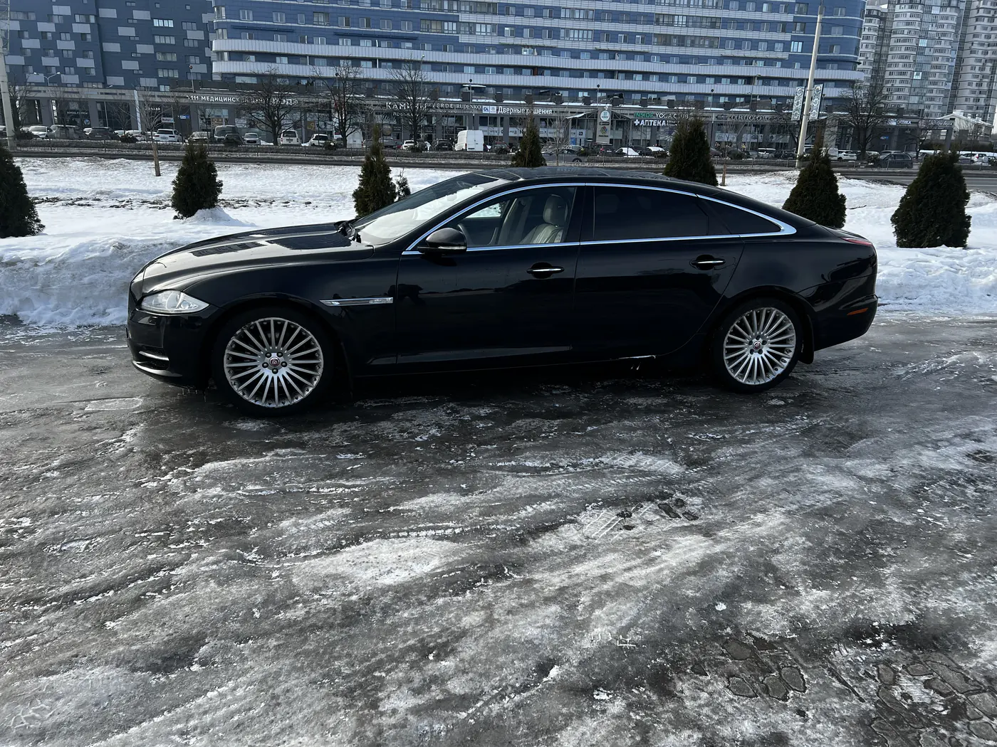Jaguar XJ IV (X351), 2009