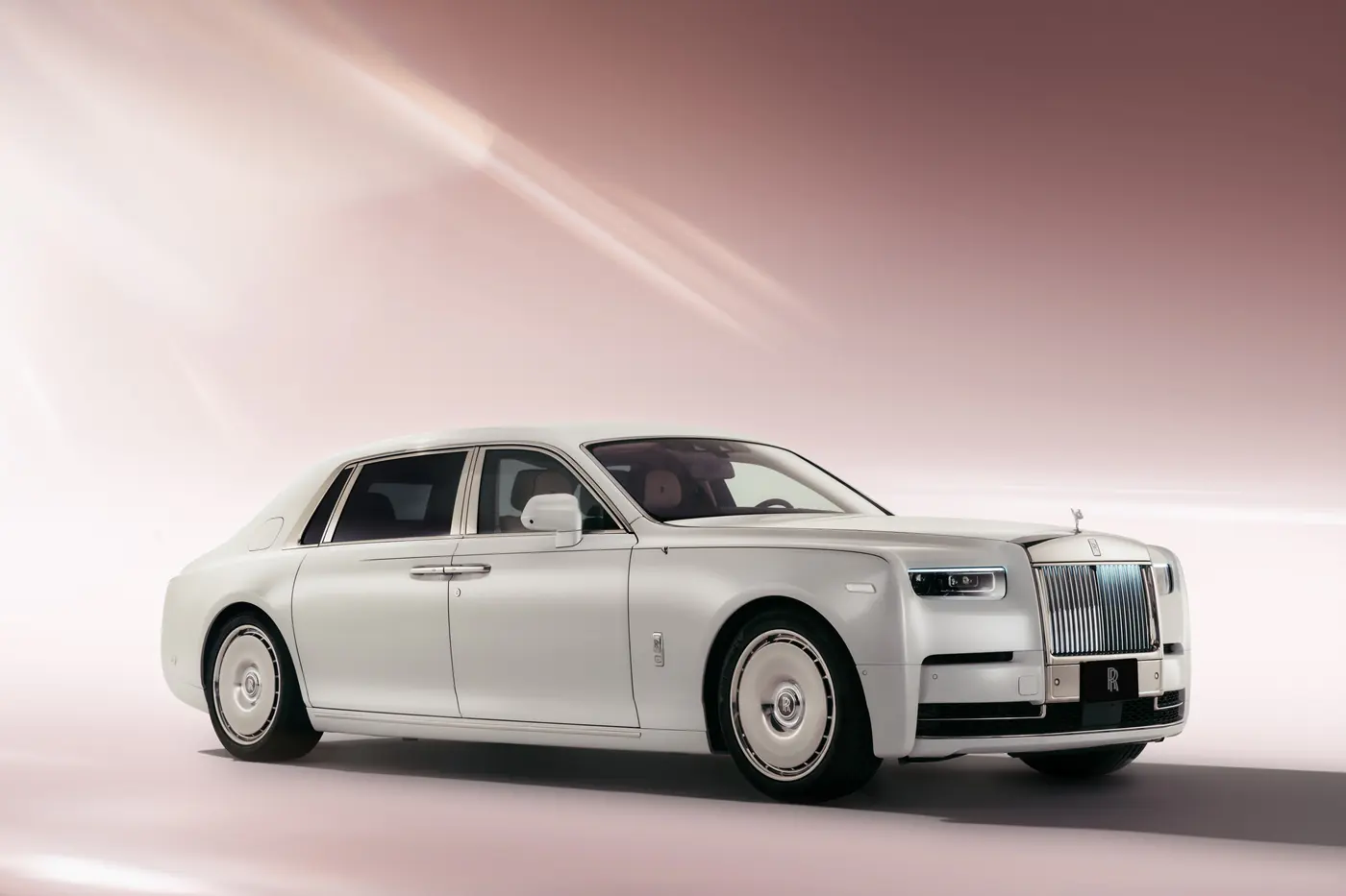 Единственные и неповторимые: любуемся новыми Rolls-Royce по спецзаказу