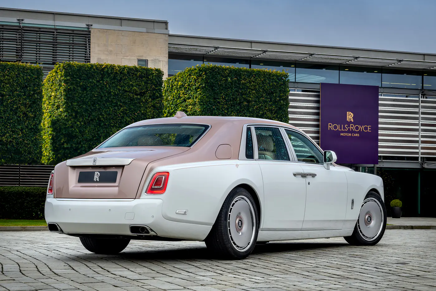 Единственные и неповторимые: любуемся новыми Rolls-Royce по спецзаказу