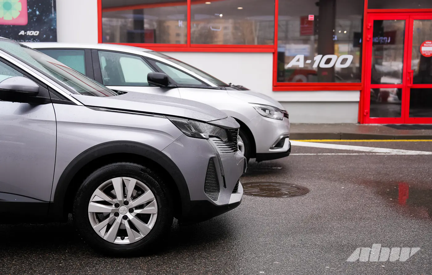 Кроссовер против компактвэна, или Что мы потеряли: сравнительный тест Peugeot 3008 и Renault Grand Scenic IV