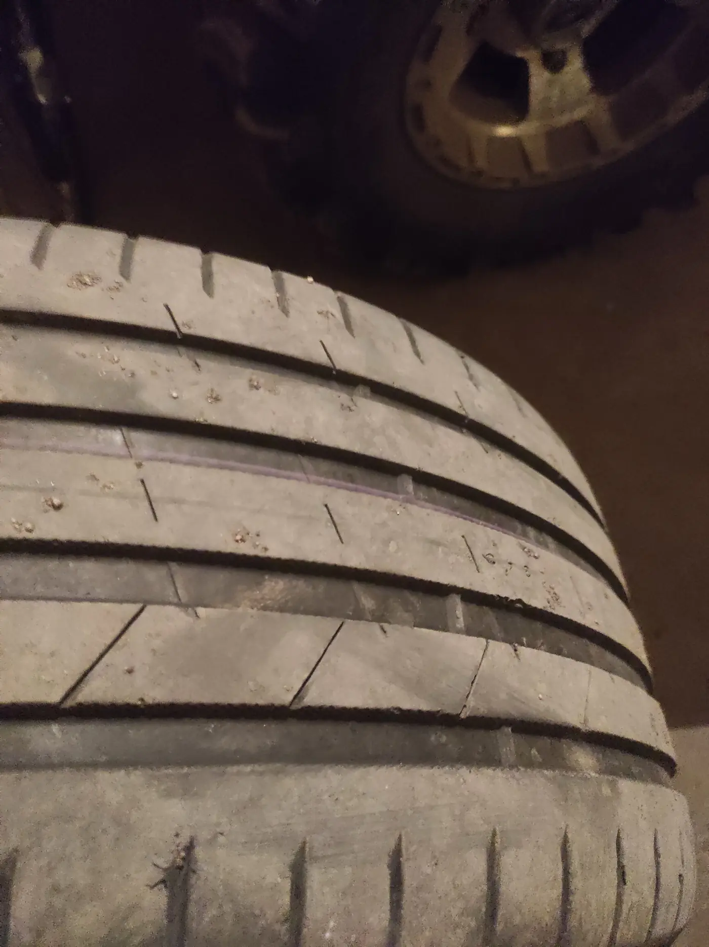 R19 255 45 Nokian Hakka black 2