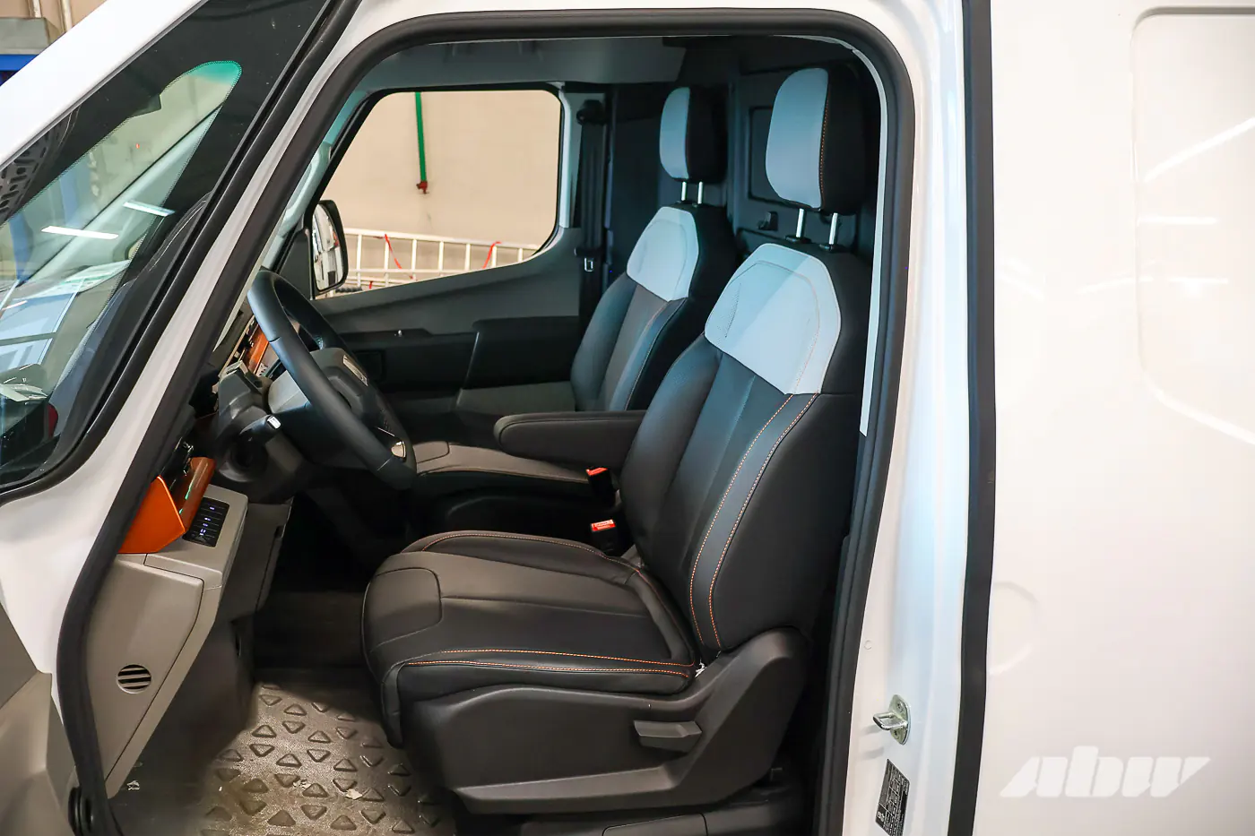 Собран в Беларуси: чем отличается локализованный Farizon SuperVan от китайского