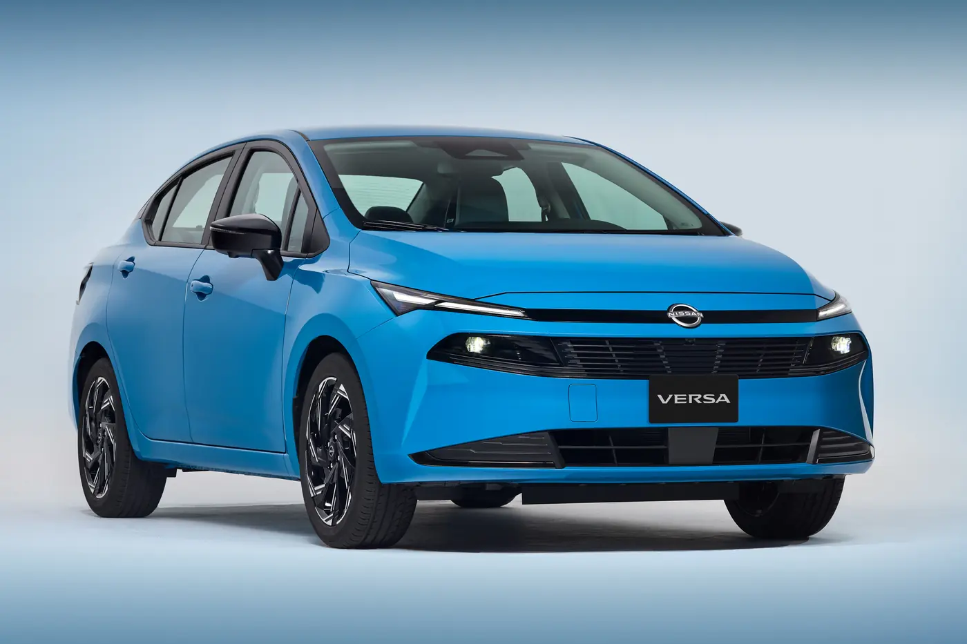 Nissan показал новое поколение компактного седана Versa