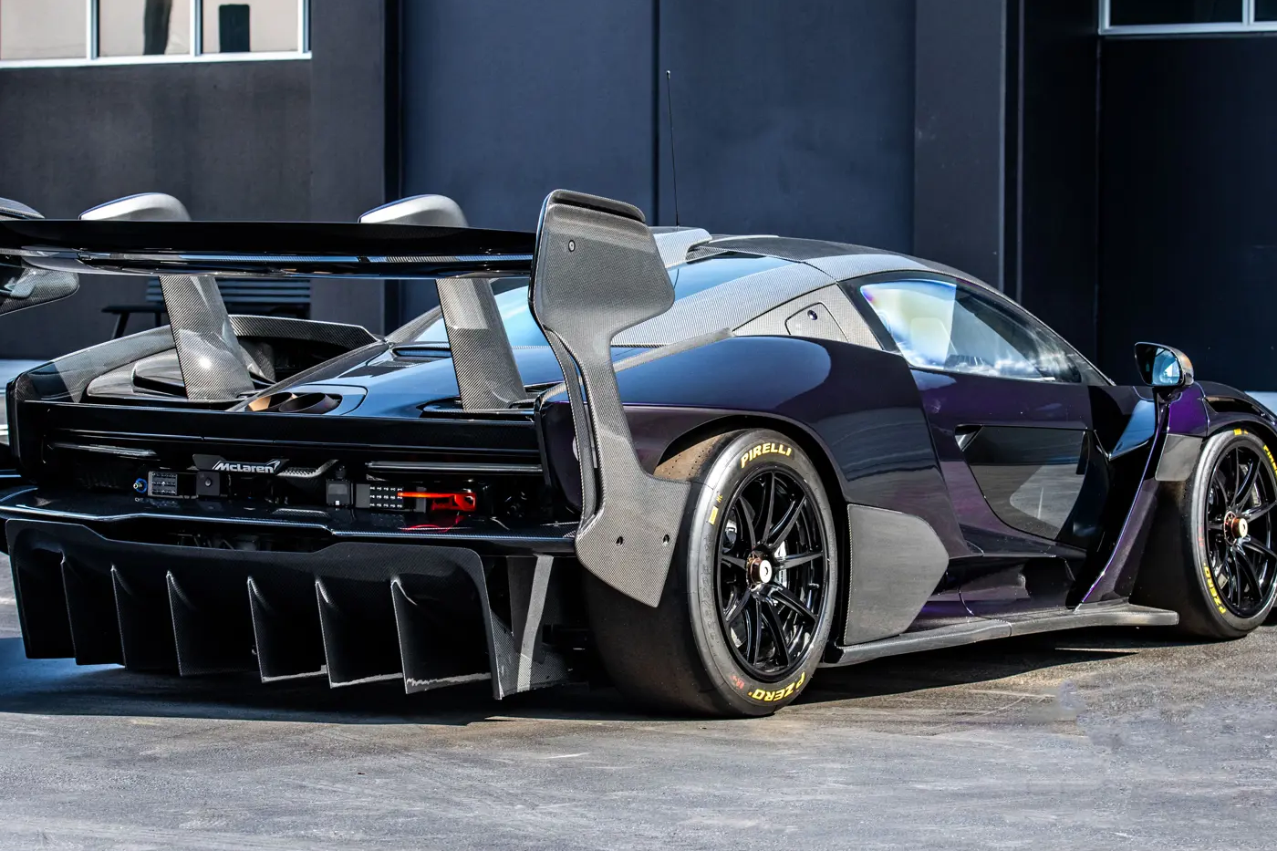 Эксклюзивный McLaren Senna GTR не оправдал ожиданий коллекционеров: его стоимость упала
