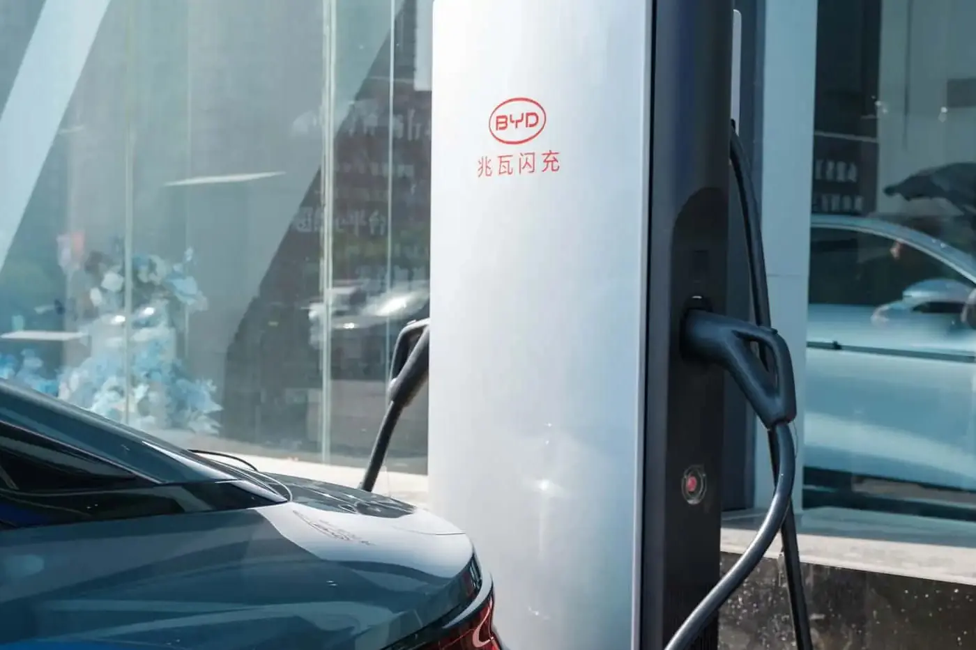 BYD ускоряет будущее: новая батарея заряжается за пять минут