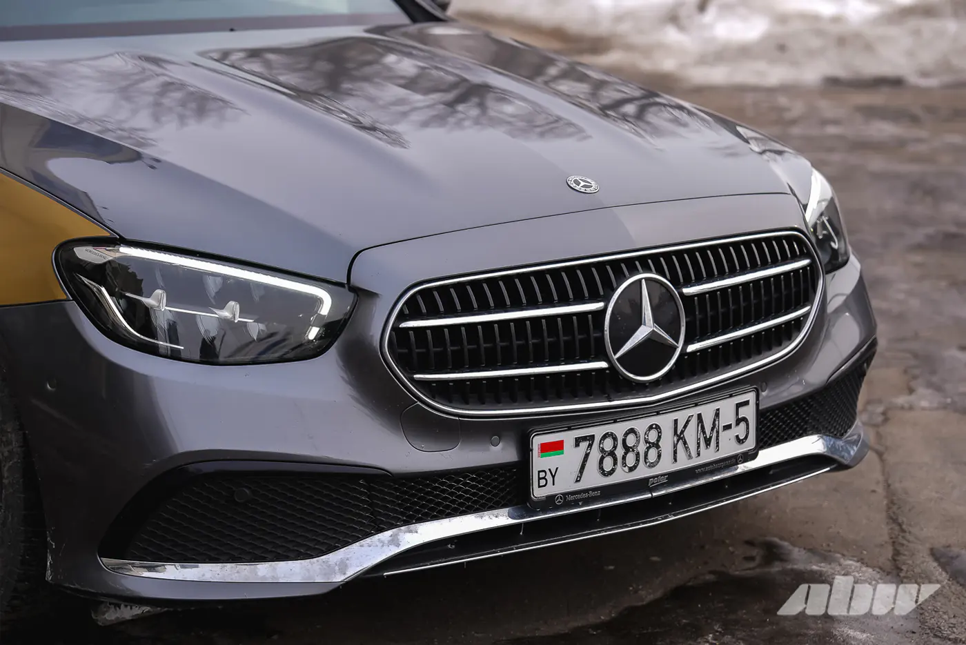 Щедрые чаевые, огромный букет и странные просьбы: будни девушки за рулем бизнес-такси