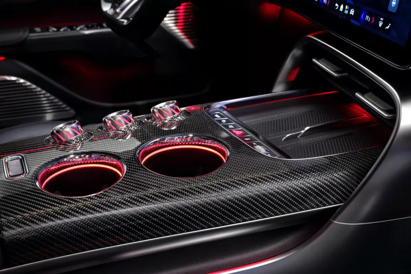 Электрический флагман Mercedes-AMG: опубликованы первые фото интерьера