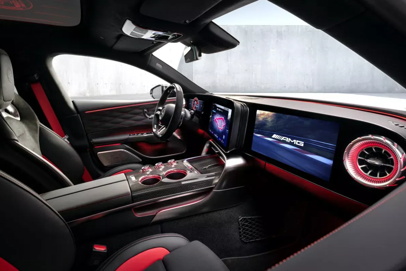 Электрический флагман Mercedes-AMG: опубликованы первые фото интерьера