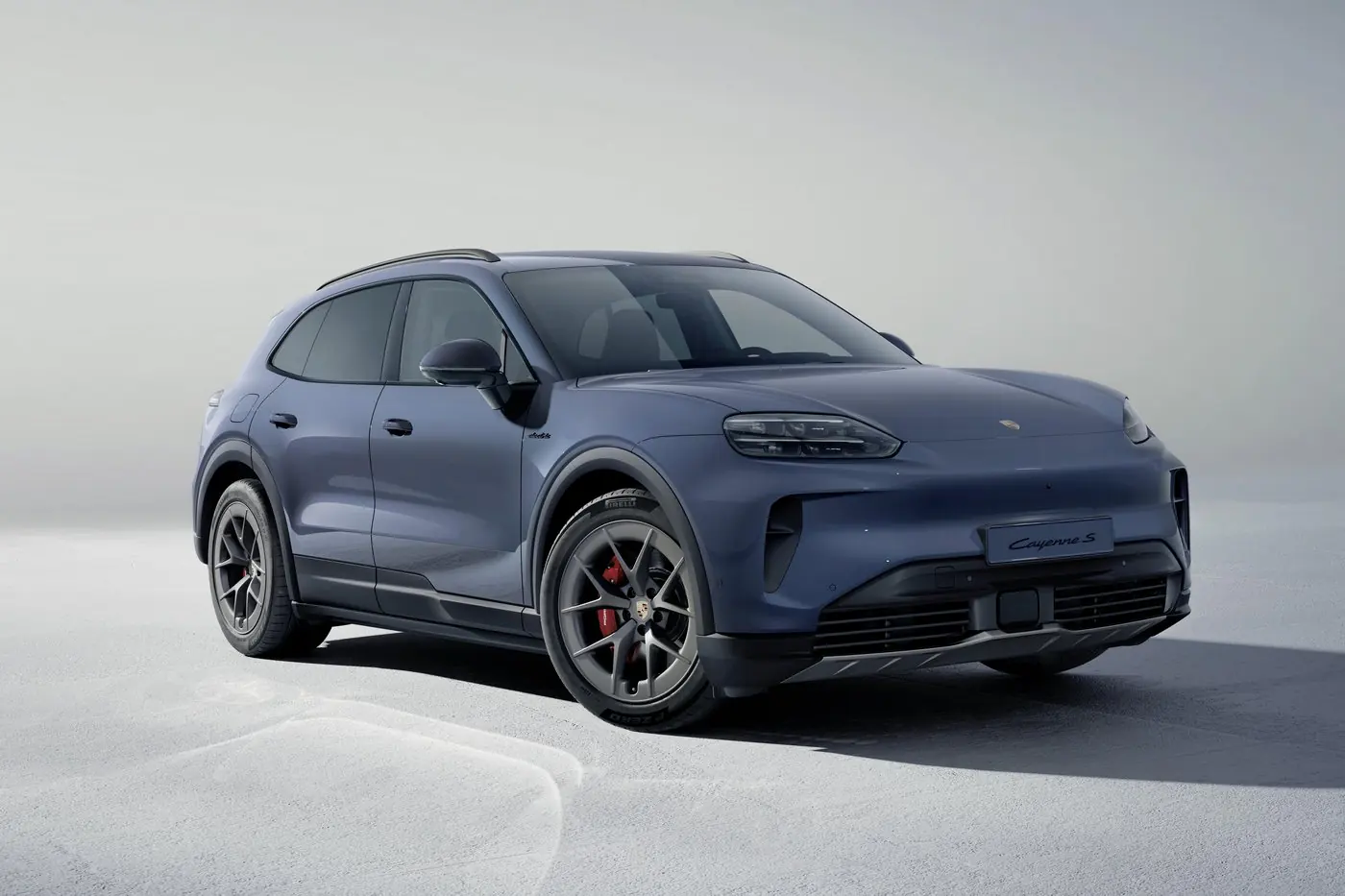 Золотая середина: кроссовер Porsche Cayenne S Electric пополнил семейство